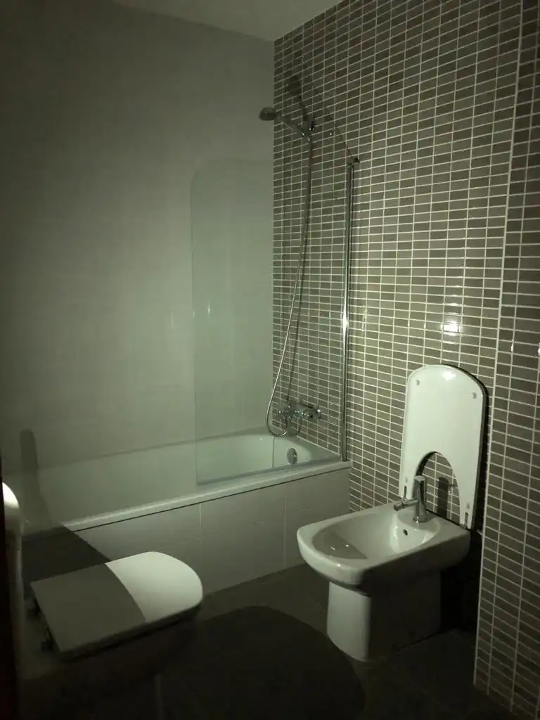 Flat for rent in Calle María Inmaculada, 25, Armunia Bathroom of Flat for rent in León Capital with Heating, Parquet flooring and Terrace