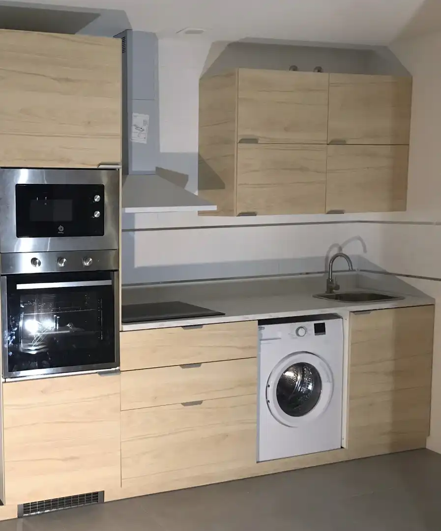 Flat for rent in Calle María Inmaculada, 25, Armunia Kitchen of Flat for rent in León Capital with Heating, Parquet flooring and Terrace