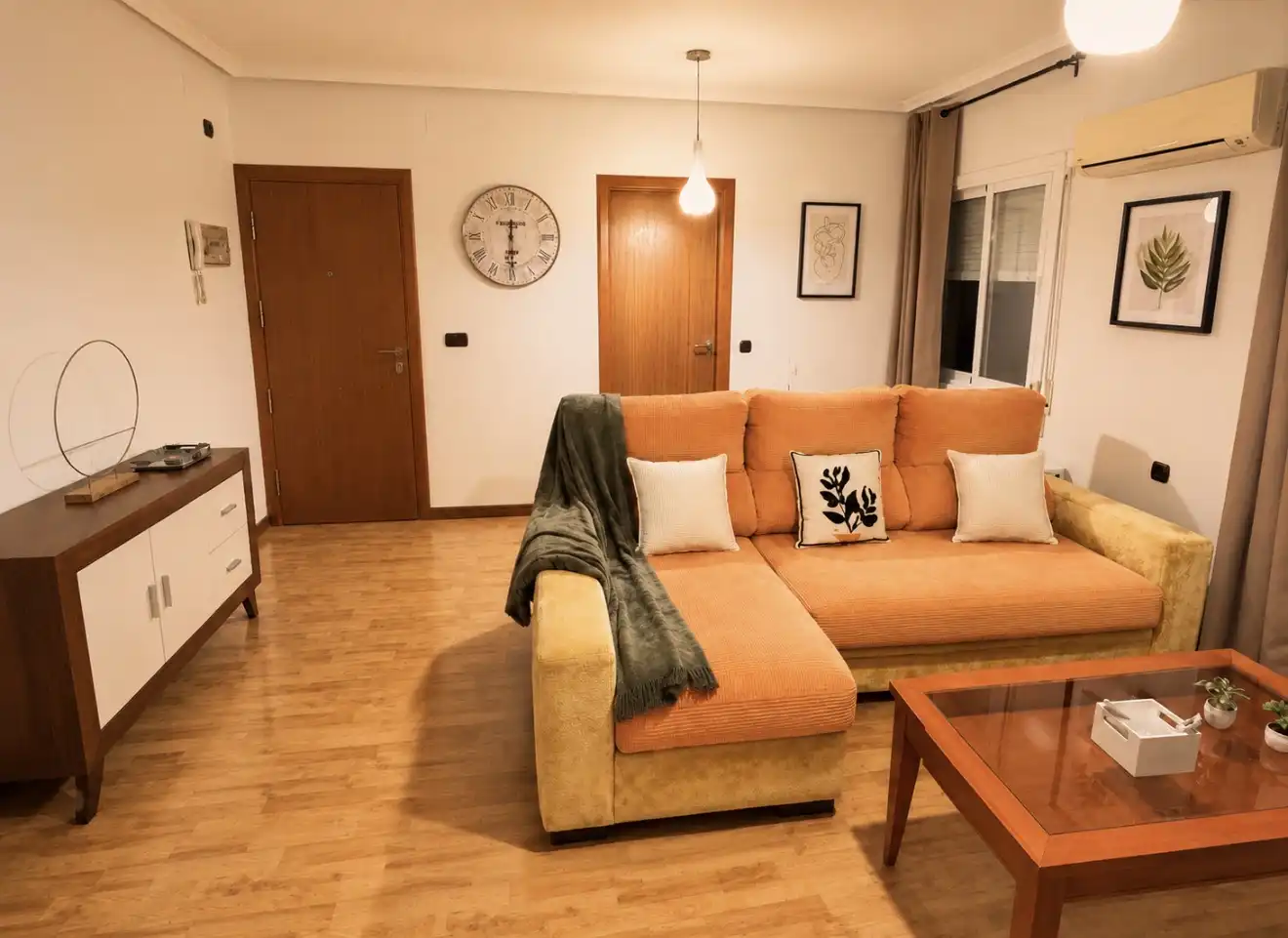Apartments for rent in Calle los Torres, 10, Ctra. Circunvalación - La Magdalena Living room of Apartments for rent in Jaén with Air Conditioner, Heating and Parquet flooring