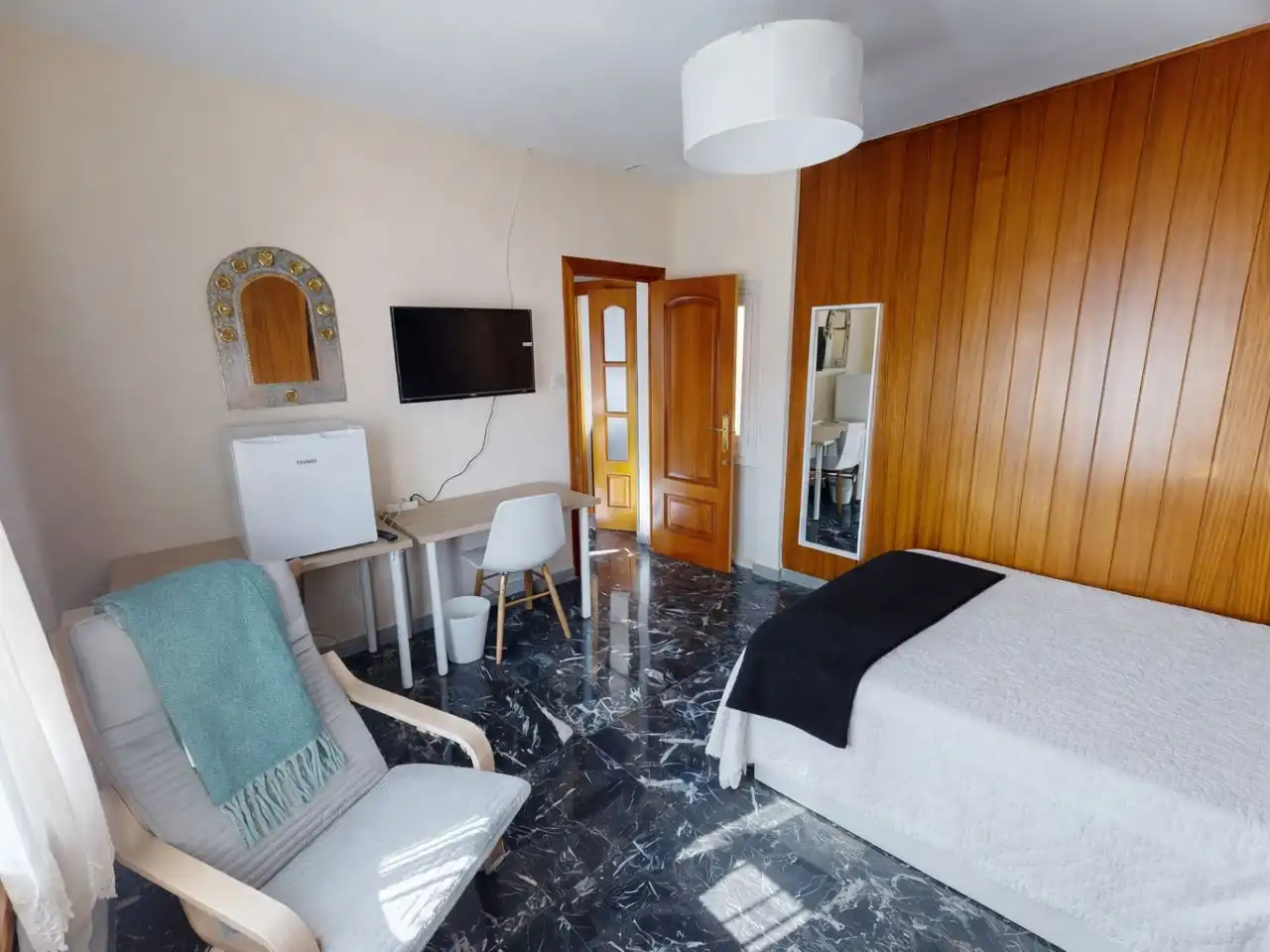 Room in Avenida Espolón, 2, Centro Room in Avenida Espolón, 2, Centro
