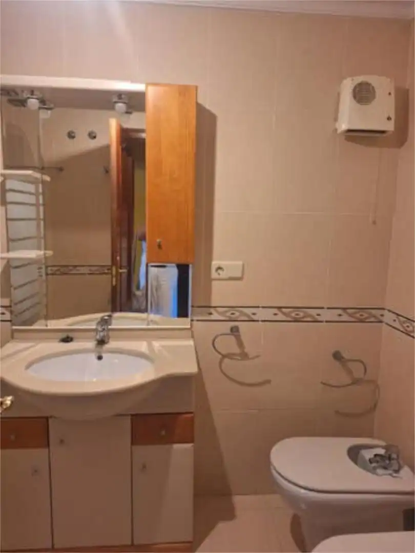 Baño de Piso de alquiler en Tui con Calefacción, Terraza y Trastero