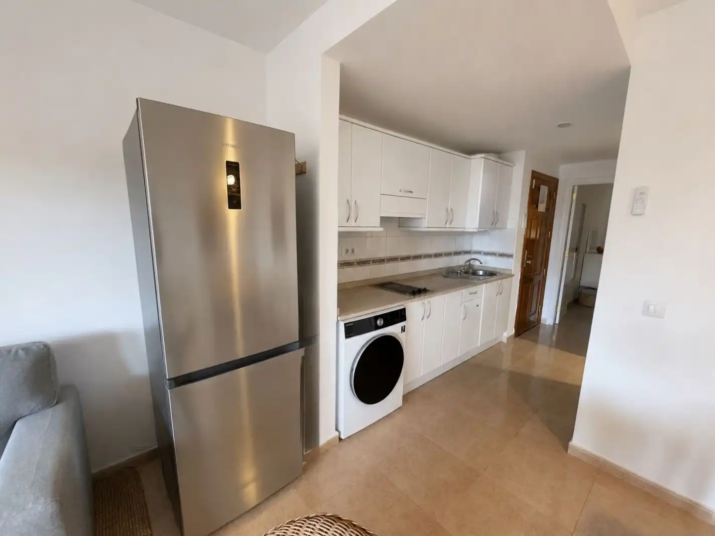 Apartamento de alquiler en Calle Pedro y Guy Vandaele, 19, Corralejo Cocina de Apartamento de alquiler en La Oliva con Aire acondicionado, Jardín privado y Terraza