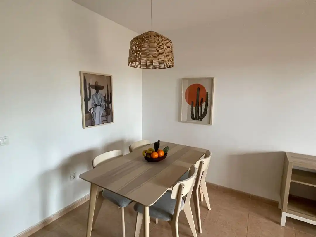 Apartamento de alquiler en Calle Pedro y Guy Vandaele, 19, Corralejo Comedor de Apartamento de alquiler en La Oliva con Aire acondicionado, Jardín privado y Terraza
