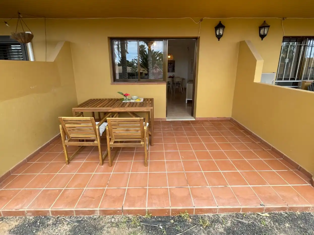 Apartamento de alquiler en Calle Pedro y Guy Vandaele, 19, Corralejo Terraza de Apartamento de alquiler en La Oliva con Aire acondicionado, Jardín privado y Terraza
