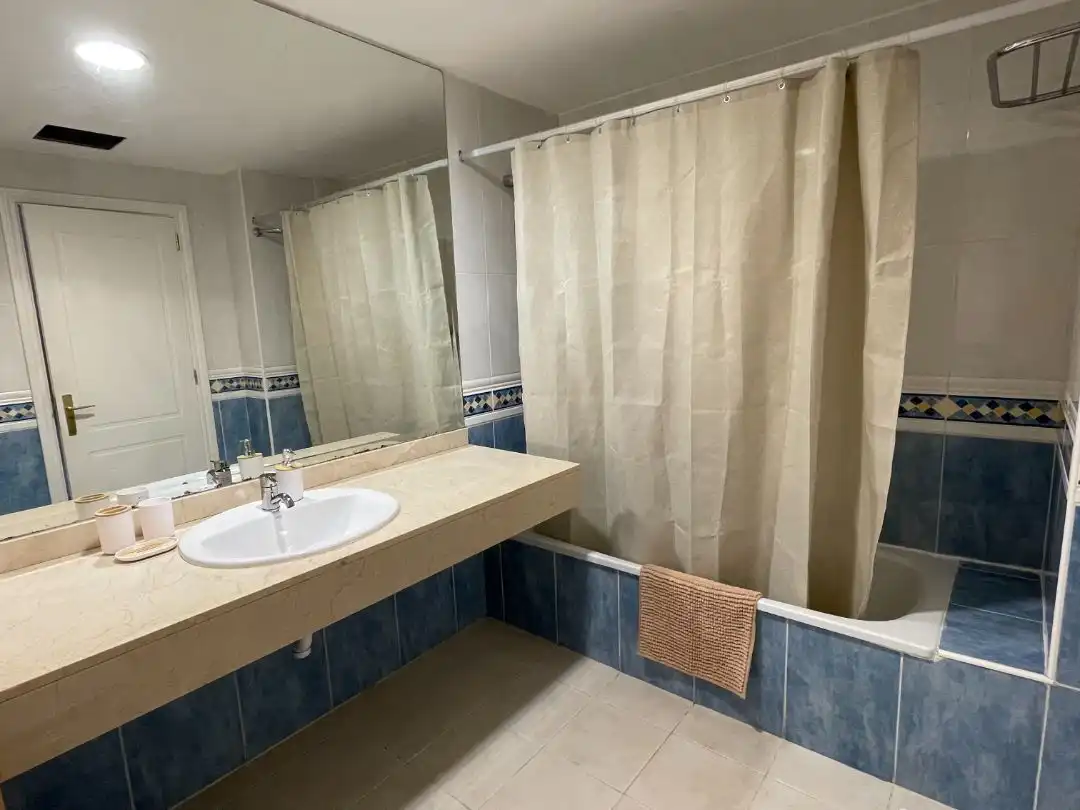Apartamento de alquiler en Calle Pedro y Guy Vandaele, 19, Corralejo Baño de Apartamento de alquiler en La Oliva con Aire acondicionado, Jardín privado y Terraza
