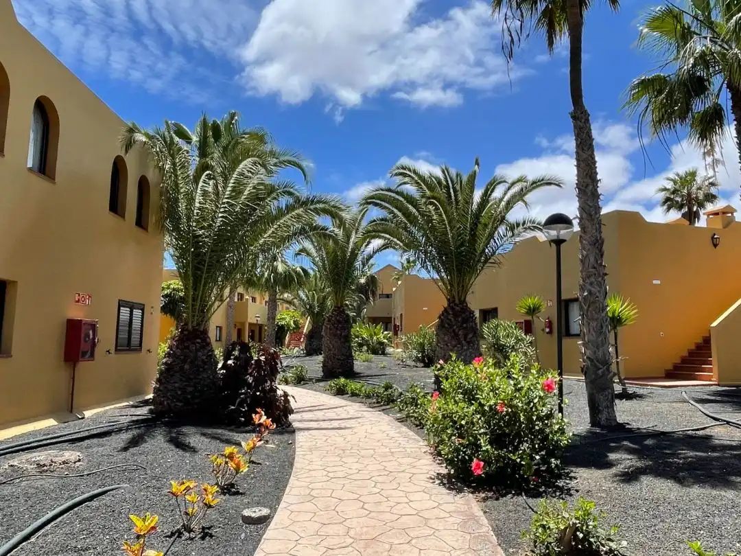 Apartamento de alquiler en Calle Pedro y Guy Vandaele, 19, Corralejo Vista exterior de Apartamento de alquiler en La Oliva con Aire acondicionado, Jardín privado y Terraza