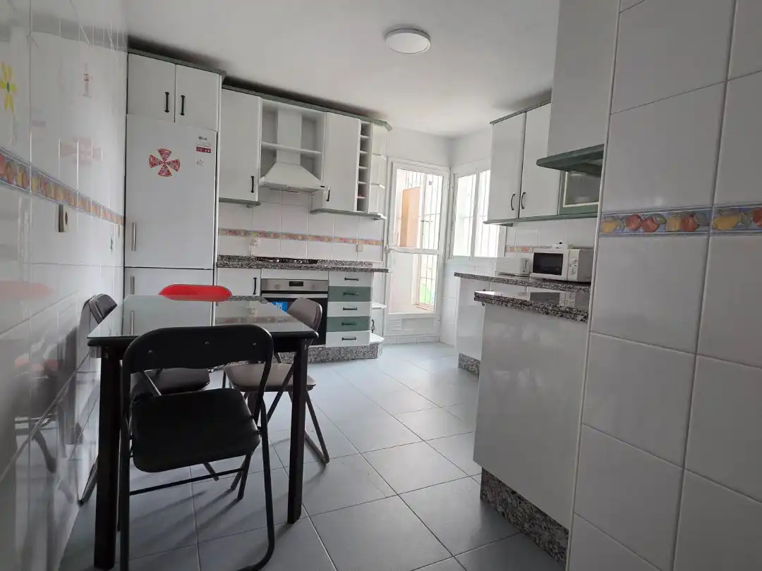 Wohnung zur Miete in Avenida Sinforiano Madroñero, 14, Badajoz Capital Küche von Wohnung zur Miete in Badajoz Capital mit Klimaanlage und Terrasse