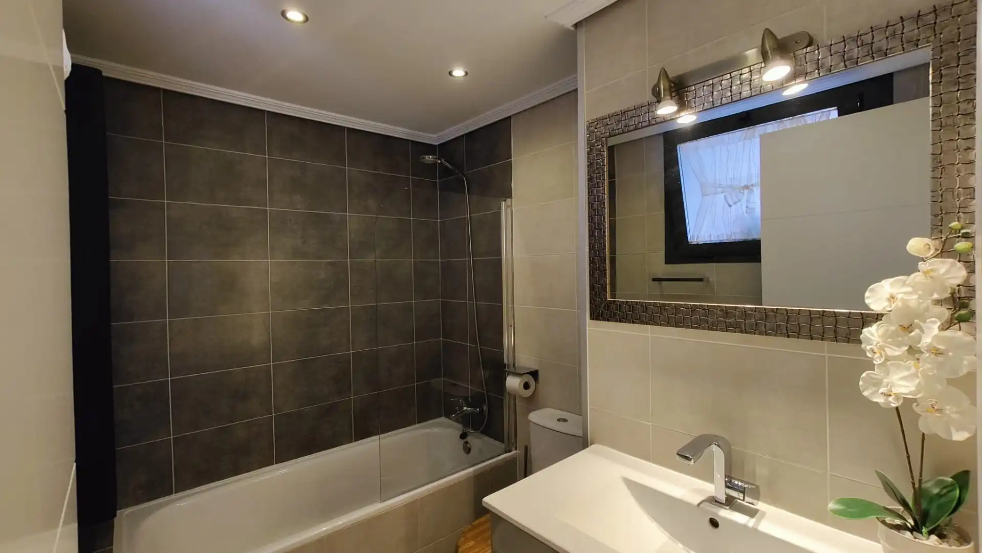 Bathroom of Flat for rent in Alcalá de Henares  with Terrace