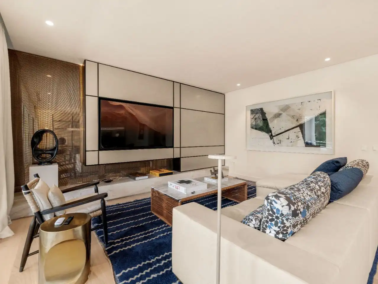 Living room of Flat for sale in Marbella  with Air Conditioner, Heating and Parquet flooring