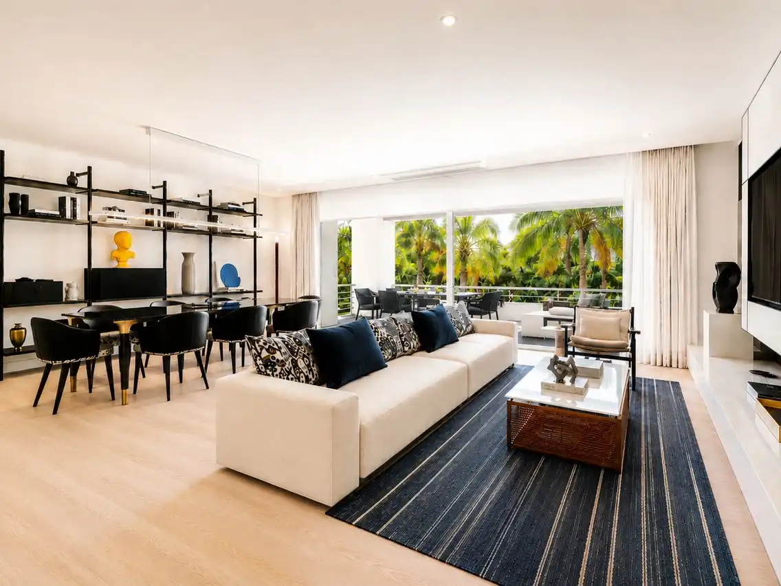 Living room of Flat for sale in Marbella  with Air Conditioner, Heating and Parquet flooring