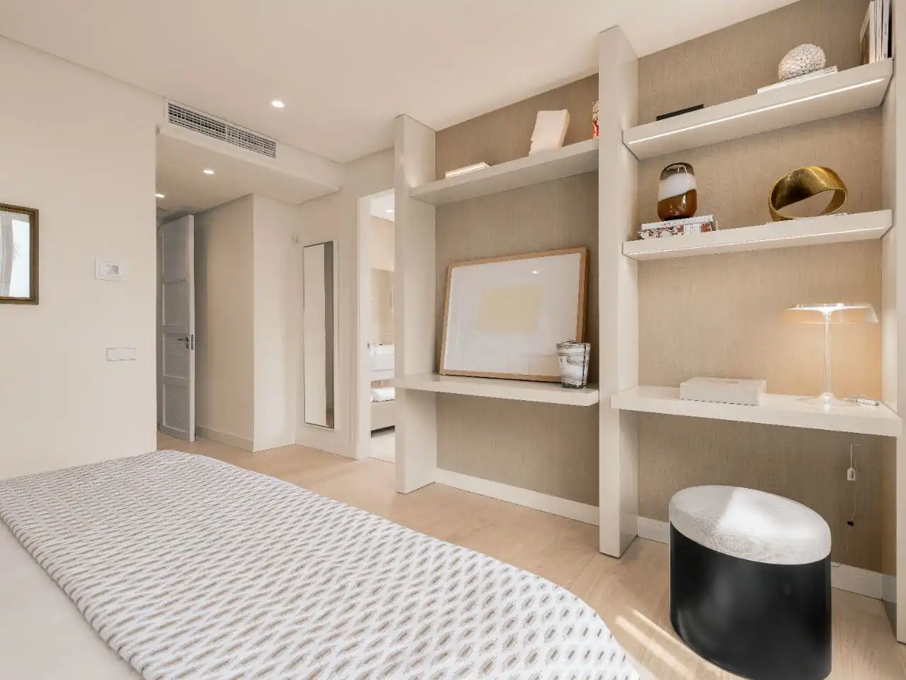 Bedroom of Flat for sale in Marbella  with Air Conditioner, Heating and Parquet flooring
