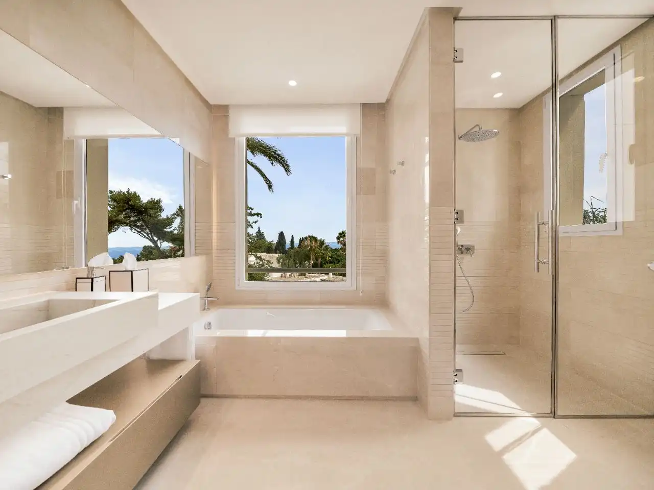 Bathroom of Flat for sale in Marbella  with Air Conditioner, Heating and Parquet flooring