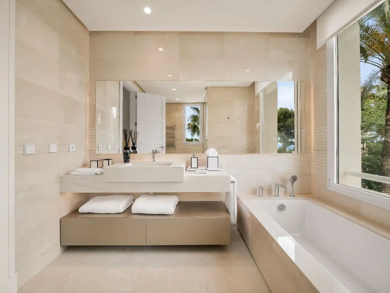 Bathroom of Flat for sale in Marbella  with Air Conditioner, Heating and Parquet flooring