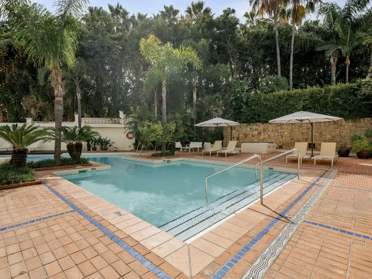 Swimming pool of Flat for sale in Marbella  with Air Conditioner, Heating and Parquet flooring