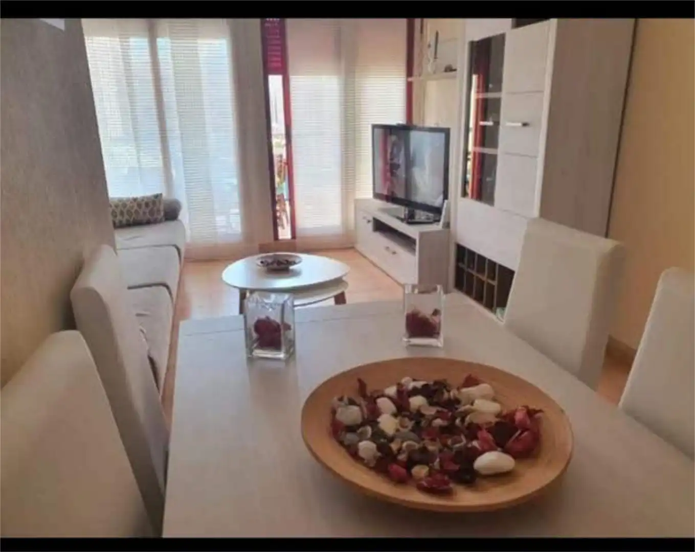 Piso de alquiler en Playa Honda - Playa Paraíso Sala de estar de Piso de alquiler en Cartagena con Jardín privado, Terraza y Piscina