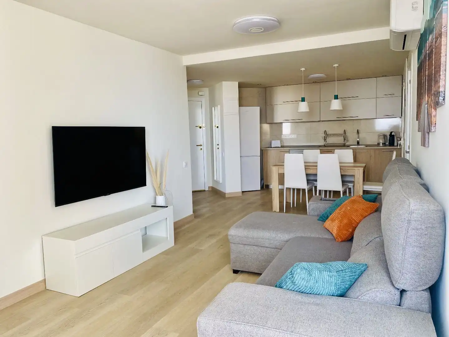 Piso de alquiler en Calle de Viena, 1, Rincón Alto Sala de estar de Piso de alquiler en Benidorm con Aire acondicionado, Terraza y Piscina