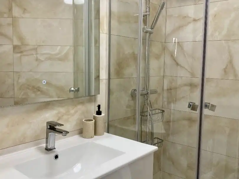 Piso de alquiler en Calle de Viena, 1, Rincón Alto Baño de Piso de alquiler en Benidorm con Aire acondicionado, Terraza y Piscina