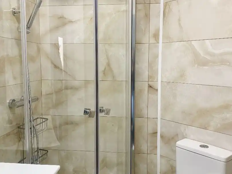 Piso de alquiler en Calle de Viena, 1, Rincón Alto Baño de Piso de alquiler en Benidorm con Aire acondicionado, Terraza y Piscina