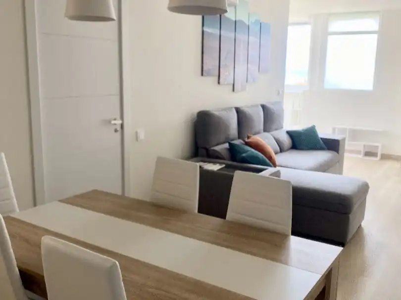 Piso de alquiler en Calle de Viena, 1, Rincón Alto Comedor de Piso de alquiler en Benidorm con Aire acondicionado, Terraza y Piscina
