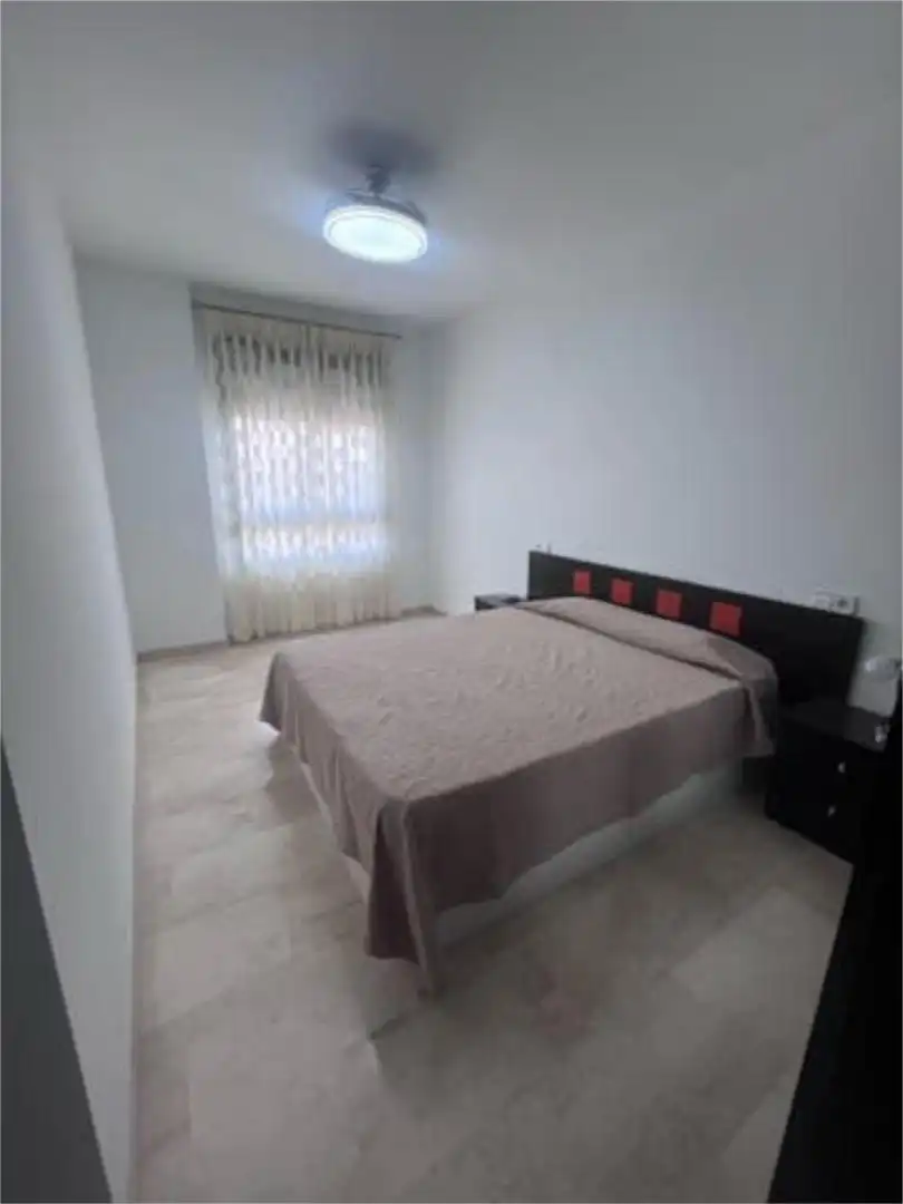 Apartament de lloguer a Zona Hospital Dormitori de Apartament de lloguer en Linares amb Calefacció i Moblat