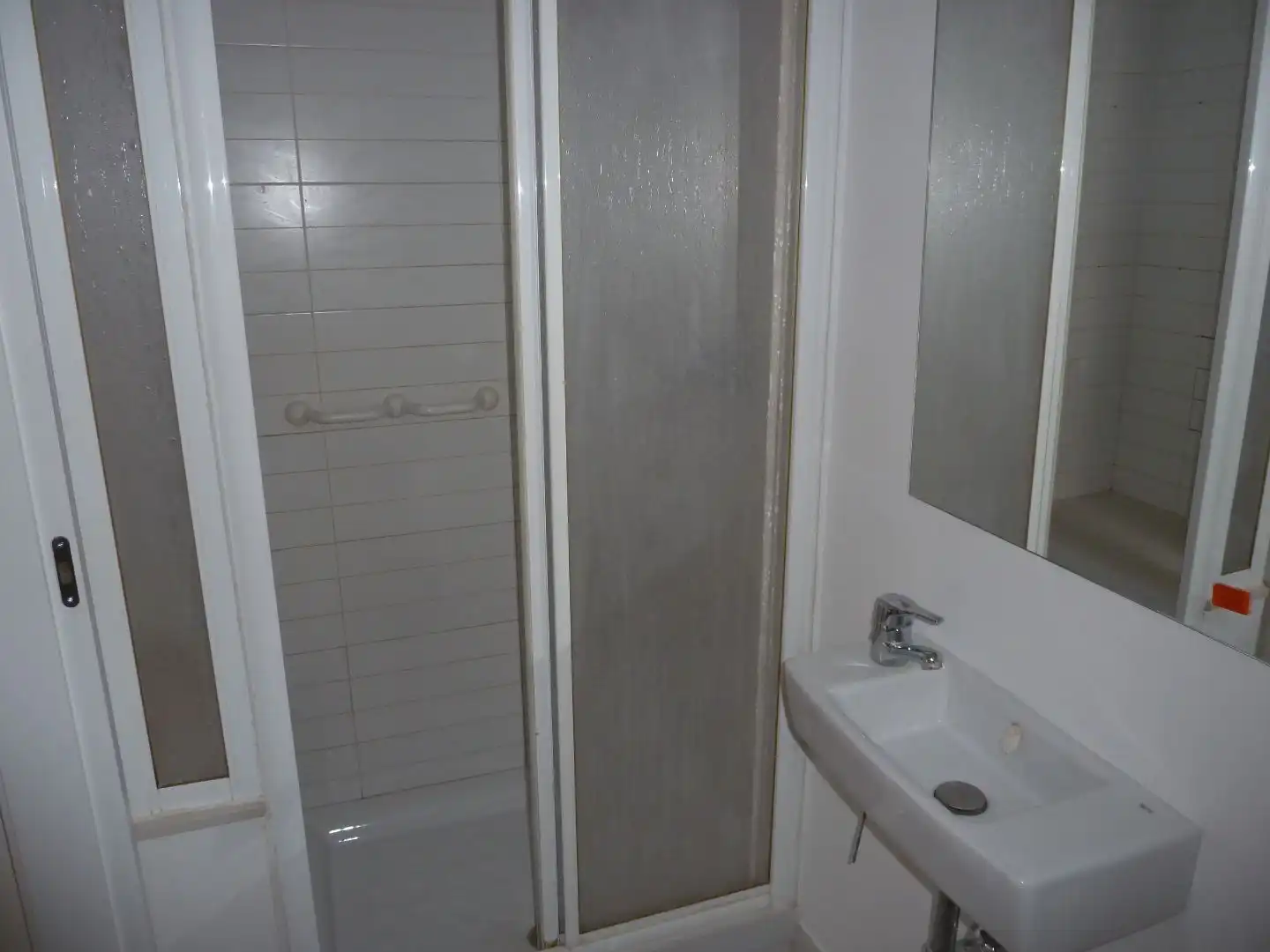 Flat for rent in Carrer de Rafael Casanova, 20, Calafell Platja Bathroom of Flat for rent in Calafell with Air Conditioner, Heating and Terrace
