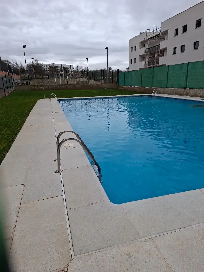 Pis en venda a Calle Manuel Bermejo Hernández, 2, Oeste Piscina de Pis en venda en Mérida amb Aire condicionat, Calefacció i Jardí privat