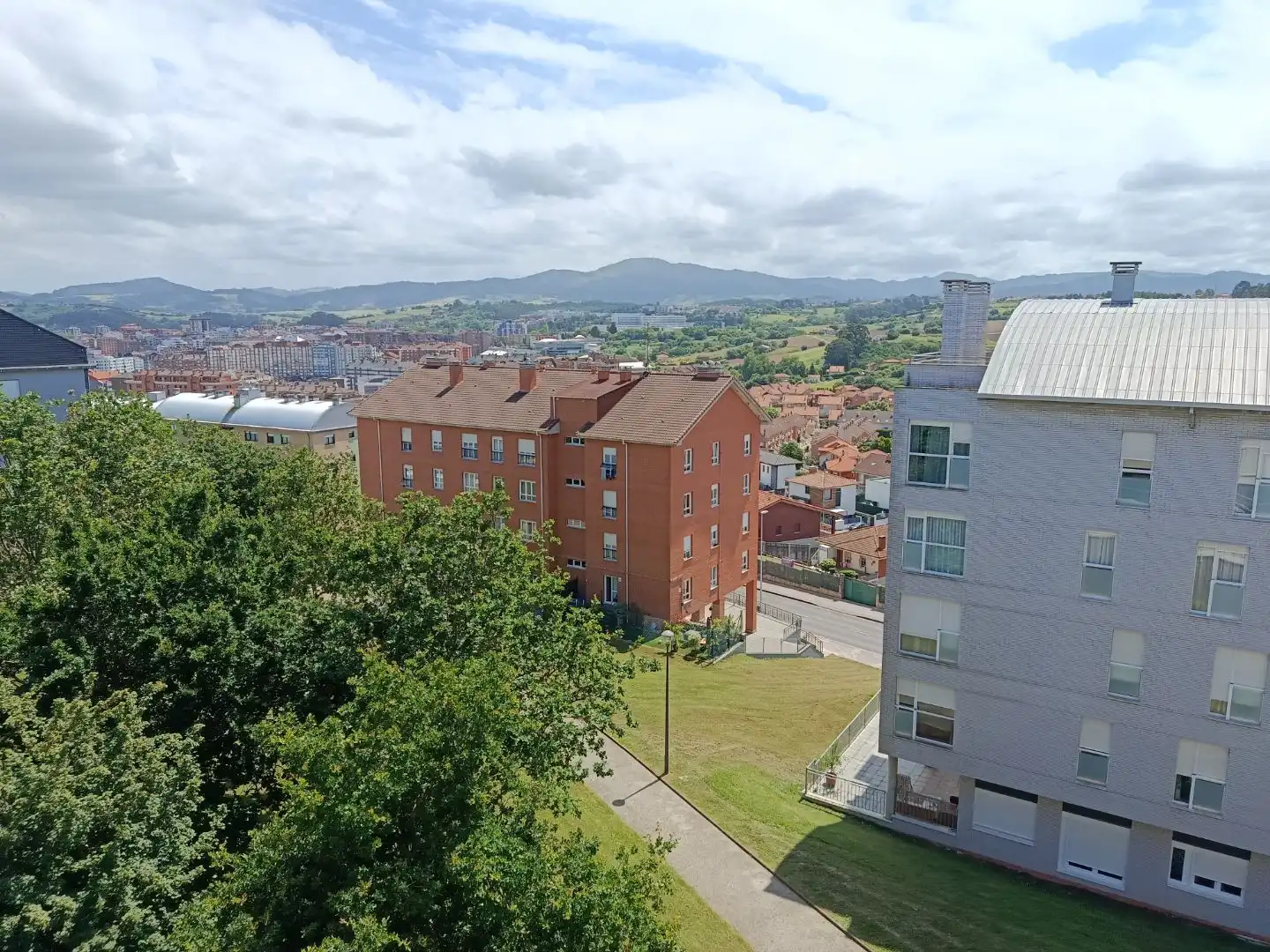 Piso en venta en Valdredo, 9, El Carbayedo - El Quirinal Vista exterior de Piso en venta en Avilés con Calefacción y Trastero