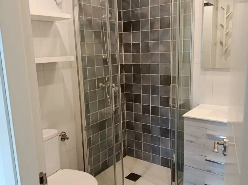 Piso en venta en Valdredo, 9, El Carbayedo - El Quirinal Baño de Piso en venta en Avilés con Calefacción y Trastero