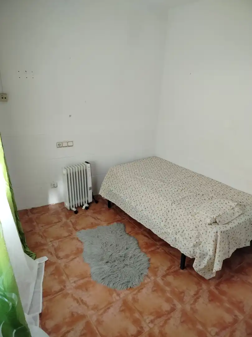 Casa adosada de lloguer a Carretera Orilla del Azarbe, 164, Santa Cruz Dormitori de Casa adosada de lloguer en Murcia amb Aire condicionat, Calefacció i Jardí privat