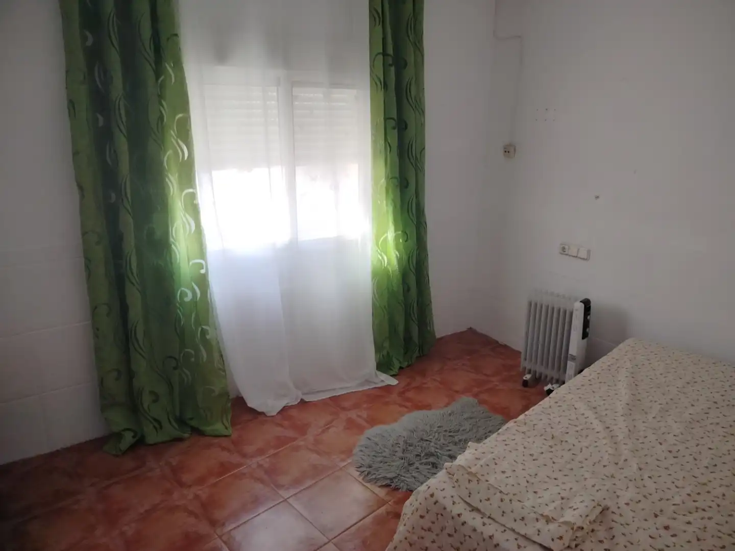 Casa adosada de lloguer a Carretera Orilla del Azarbe, 164, Santa Cruz Dormitori de Casa adosada de lloguer en Murcia amb Aire condicionat, Calefacció i Jardí privat