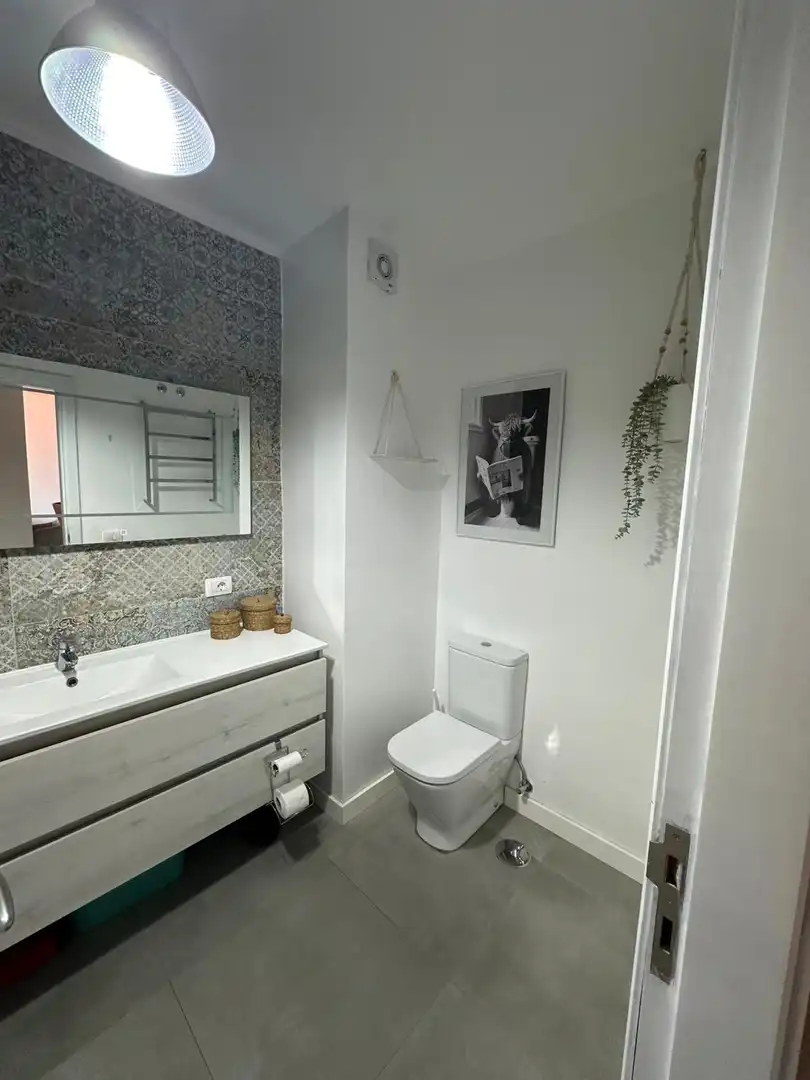 Piso en venta en Carretera Vieja, La Vera - El Farrobillo - Tosca de Ana María Baño de Piso en venta en Santa Úrsula con Parquet, Terraza y Trastero