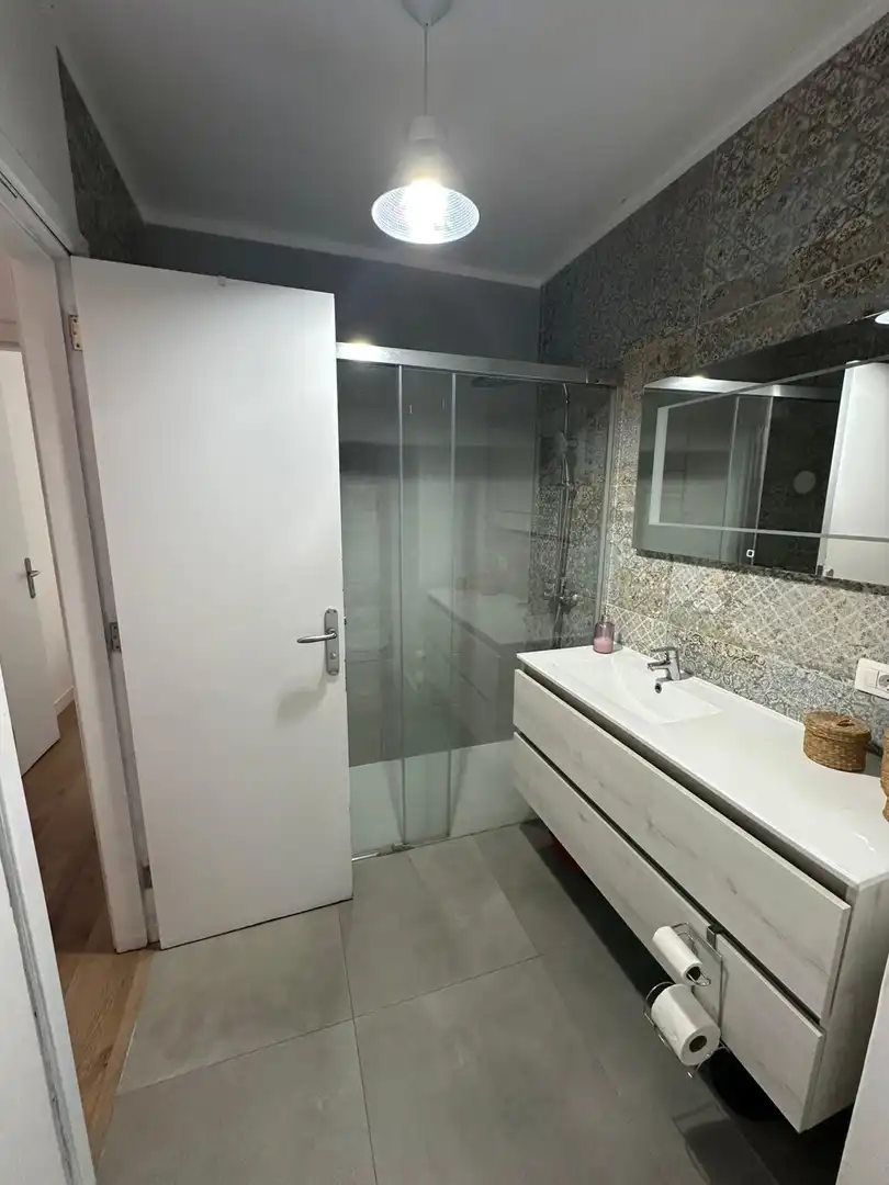 Piso en venta en Carretera Vieja, La Vera - El Farrobillo - Tosca de Ana María Baño de Piso en venta en Santa Úrsula con Parquet, Terraza y Trastero