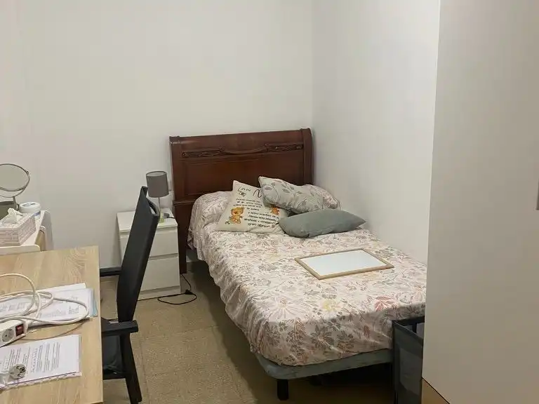 Room in Carrer de Joaquin Navarro, 16, L'Eixereta Bedroom of Flat for share in Burjassot with Furnished and Balcony