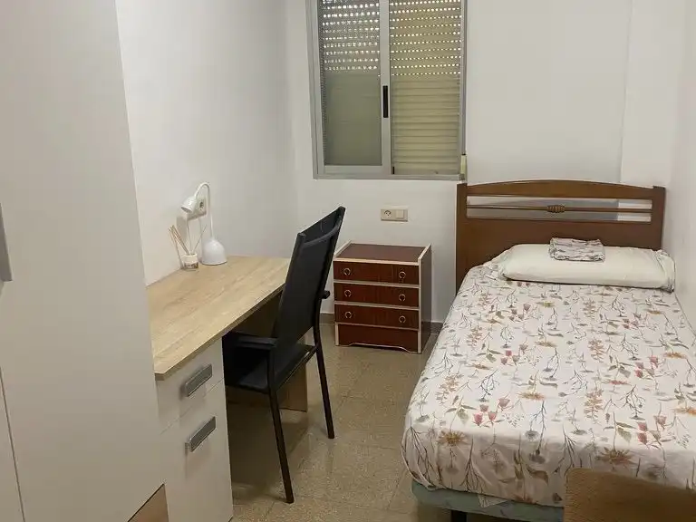 Room in Carrer de Joaquin Navarro, 16, L'Eixereta Bedroom of Flat for share in Burjassot with Furnished and Balcony