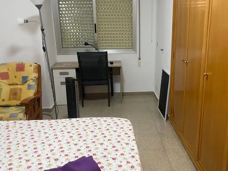 Room in Carrer de Joaquin Navarro, 16, L'Eixereta Bedroom of Flat for share in Burjassot with Furnished and Balcony