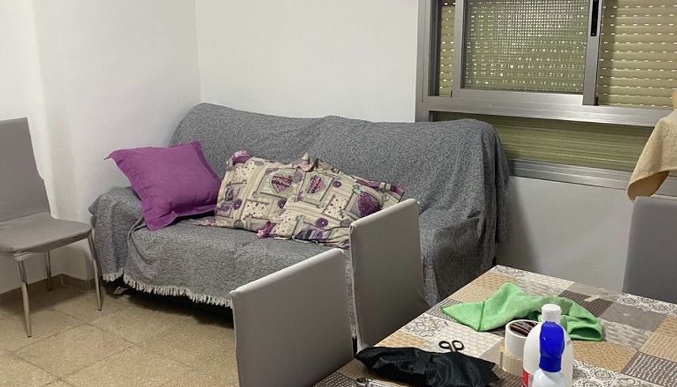 Room in Carrer de Joaquin Navarro, 16, L'Eixereta, Burjassot - image 1 Photo 1 of Room in Carrer de Joaquin Navarro, 16, L'Eixereta, Burjassot