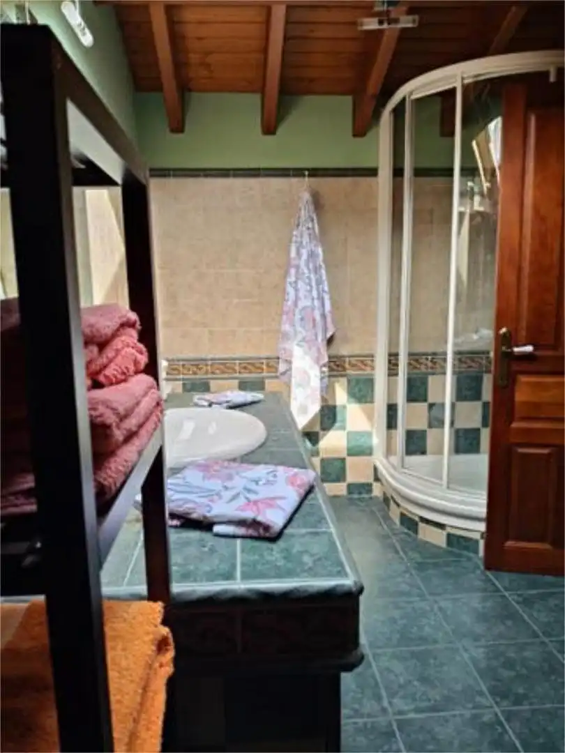 Casa o chalet de alquiler en La Pola Siero Baño de Casa o chalet de alquiler en Siero con Terraza y Amueblado