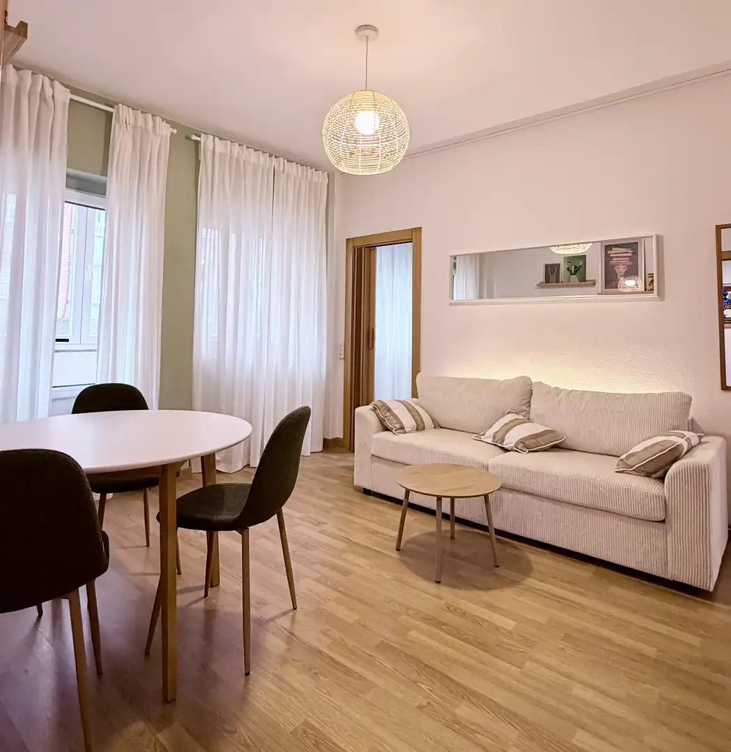 Flat for rent in Avenida Manuel Llaneza, 66, Barrio del Centro Living room of Flat for rent in Gijón with Heating, Parquet flooring and Terrace