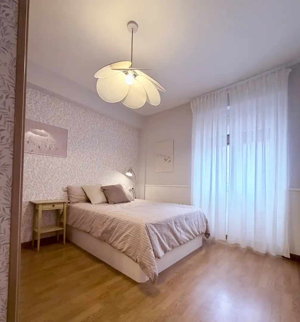 Flat for rent in Avenida Manuel Llaneza, 66, Barrio del Centro Bedroom of Flat for rent in Gijón with Heating, Parquet flooring and Terrace