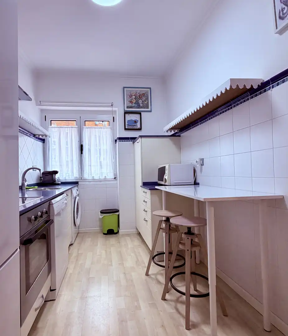 Flat for rent in Avenida Manuel Llaneza, 66, Barrio del Centro Kitchen of Flat for rent in Gijón with Heating, Parquet flooring and Terrace