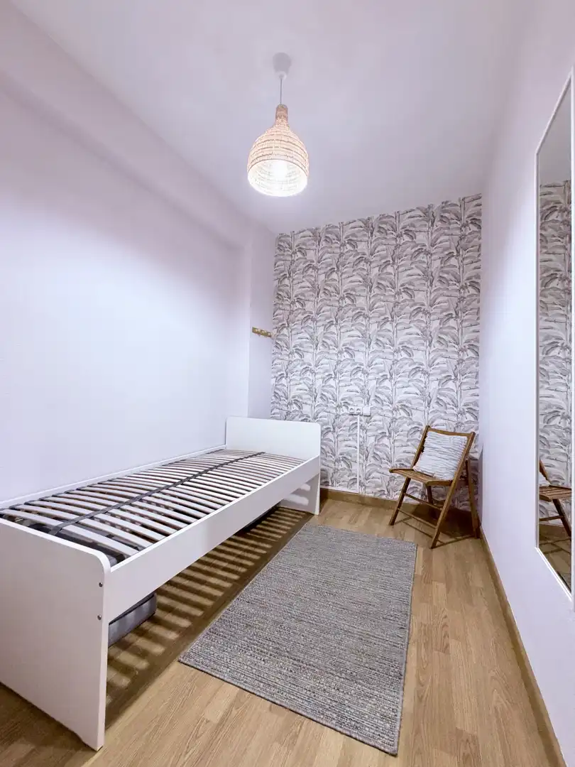 Flat for rent in Avenida Manuel Llaneza, 66, Barrio del Centro Bedroom of Flat for rent in Gijón with Heating, Parquet flooring and Terrace