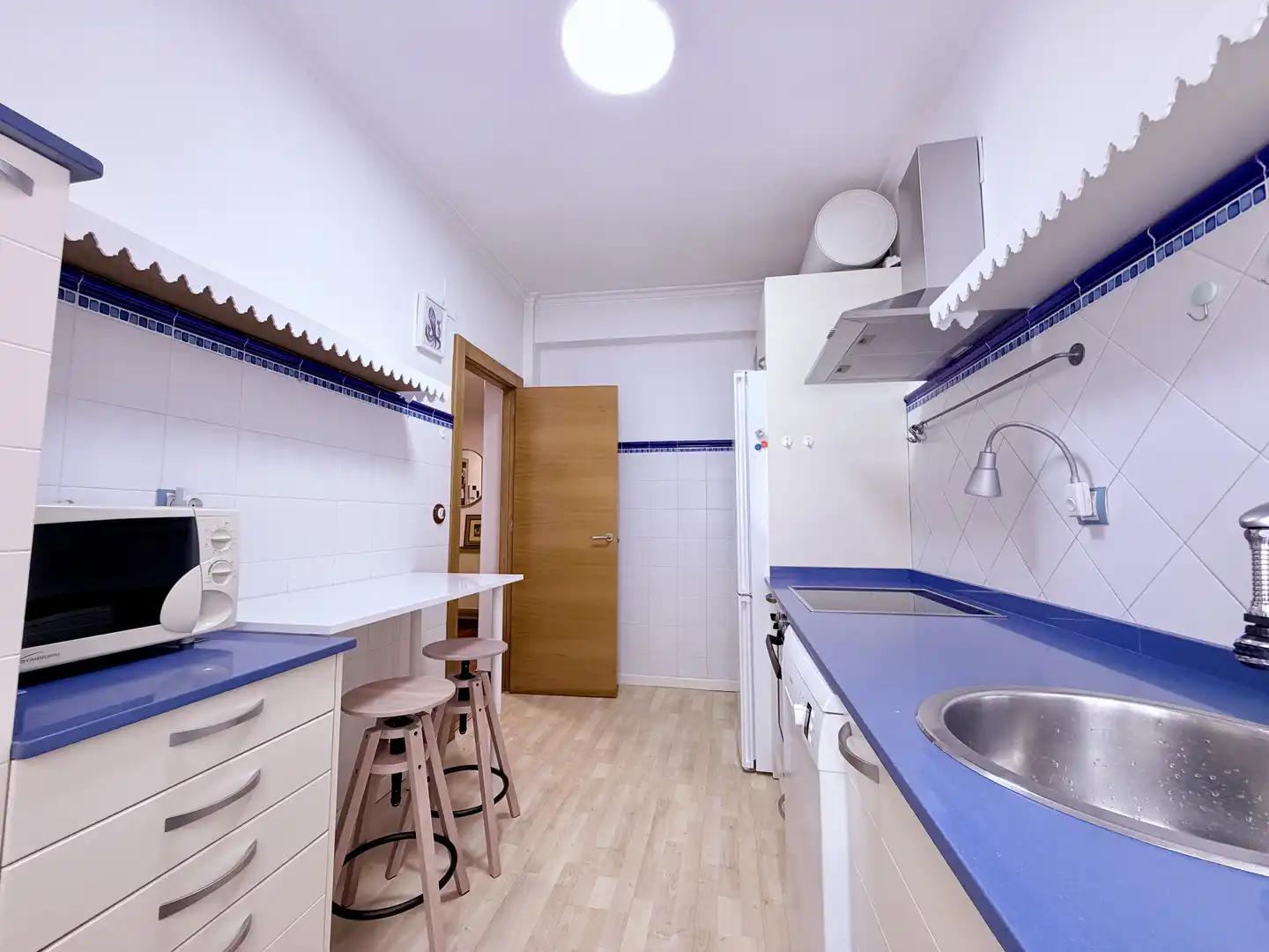 Flat for rent in Avenida Manuel Llaneza, 66, Barrio del Centro Kitchen of Flat for rent in Gijón with Heating, Parquet flooring and Terrace