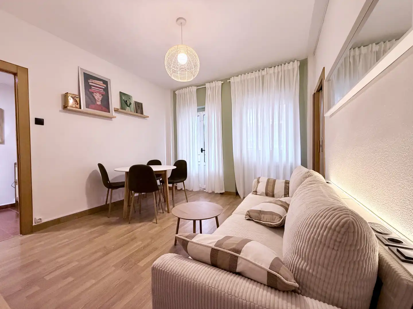 Flat for rent in Avenida Manuel Llaneza, 66, Barrio del Centro Living room of Flat for rent in Gijón with Heating, Parquet flooring and Terrace