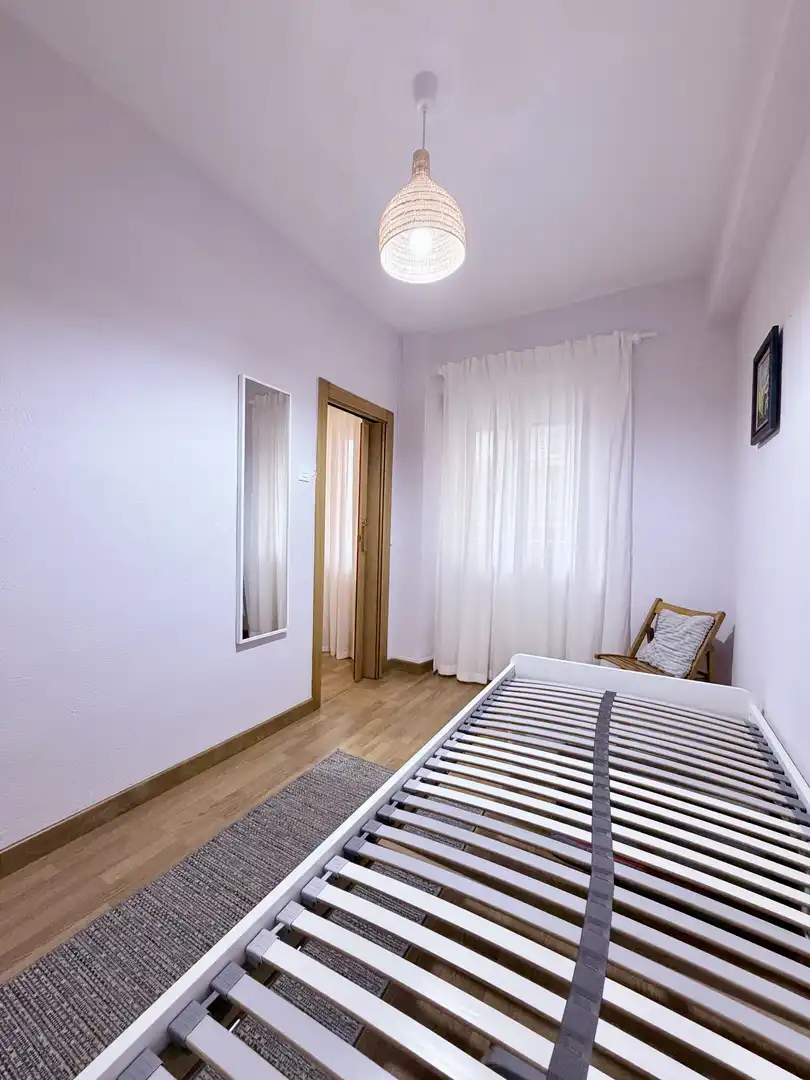 Flat for rent in Avenida Manuel Llaneza, 66, Barrio del Centro Bedroom of Flat for rent in Gijón with Heating, Parquet flooring and Terrace