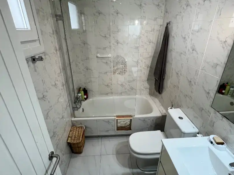 Houses for sale in Coia Bathroom of Houses for sale in Vigo with Heating, Private garden and Parquet flooring