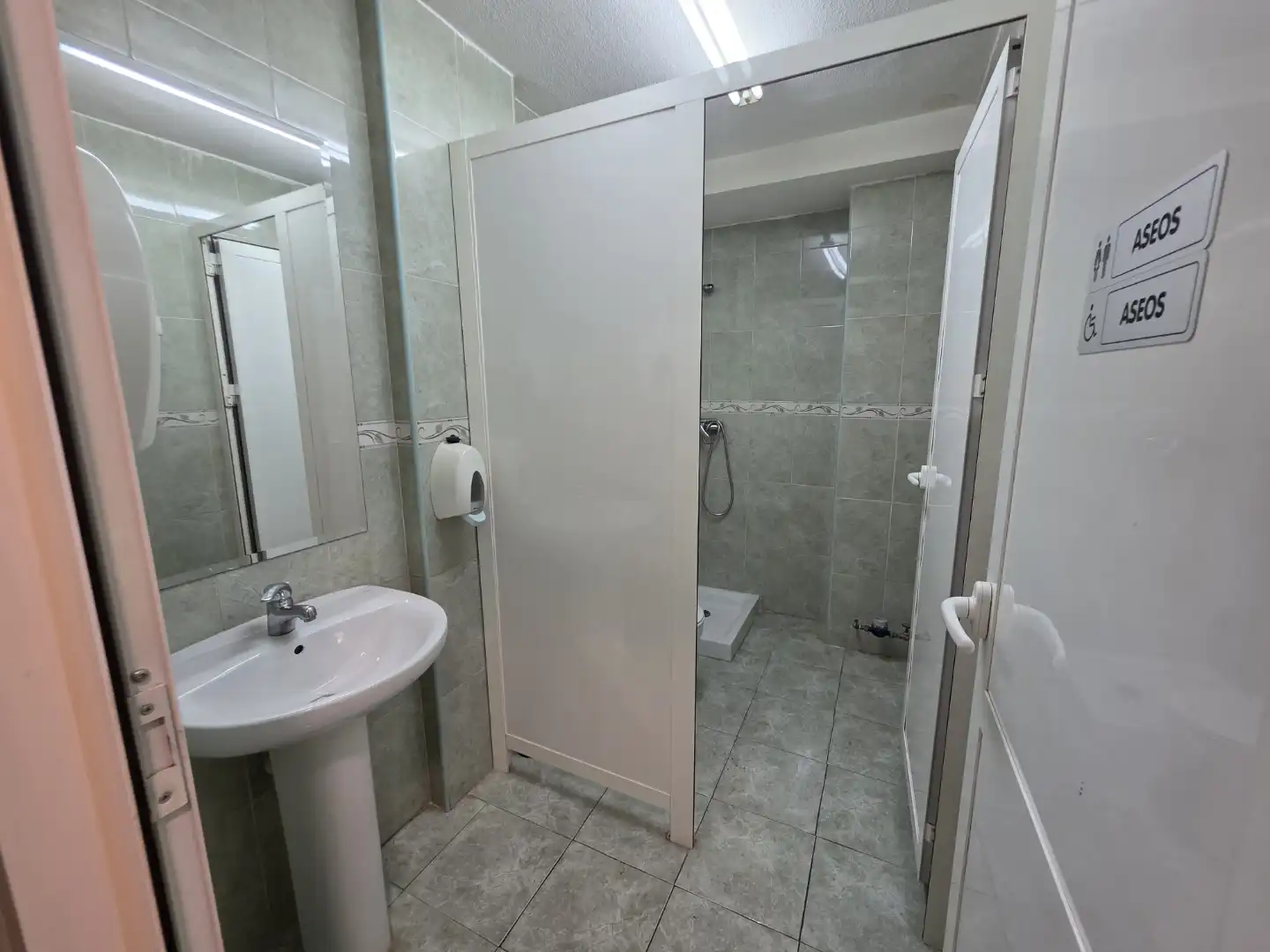 Geschaftsraum zur Miete in Calle de Burdeos, 2, Villafontana - Estoril I Badezimmer von Geschaftsraum zur Miete in Móstoles