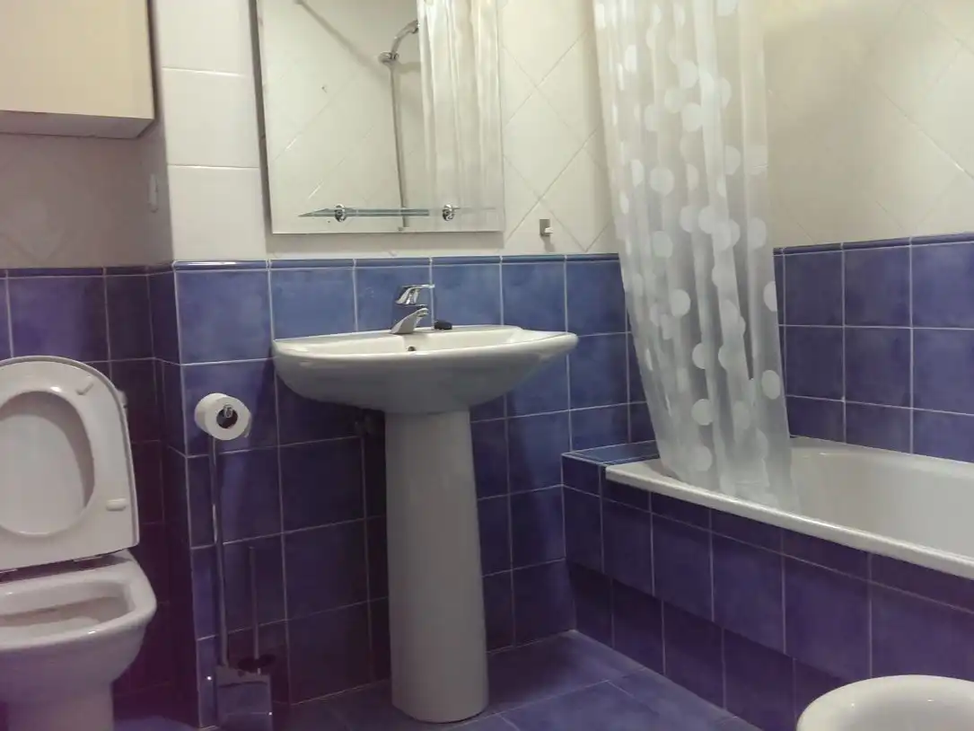 Wohnung zur Miete in Avenida Otero Pedrayo, 37, Universidad Badezimmer von Wohnung zur Miete in Ourense Capital mit Klimaanlage, Heizung und Parkett