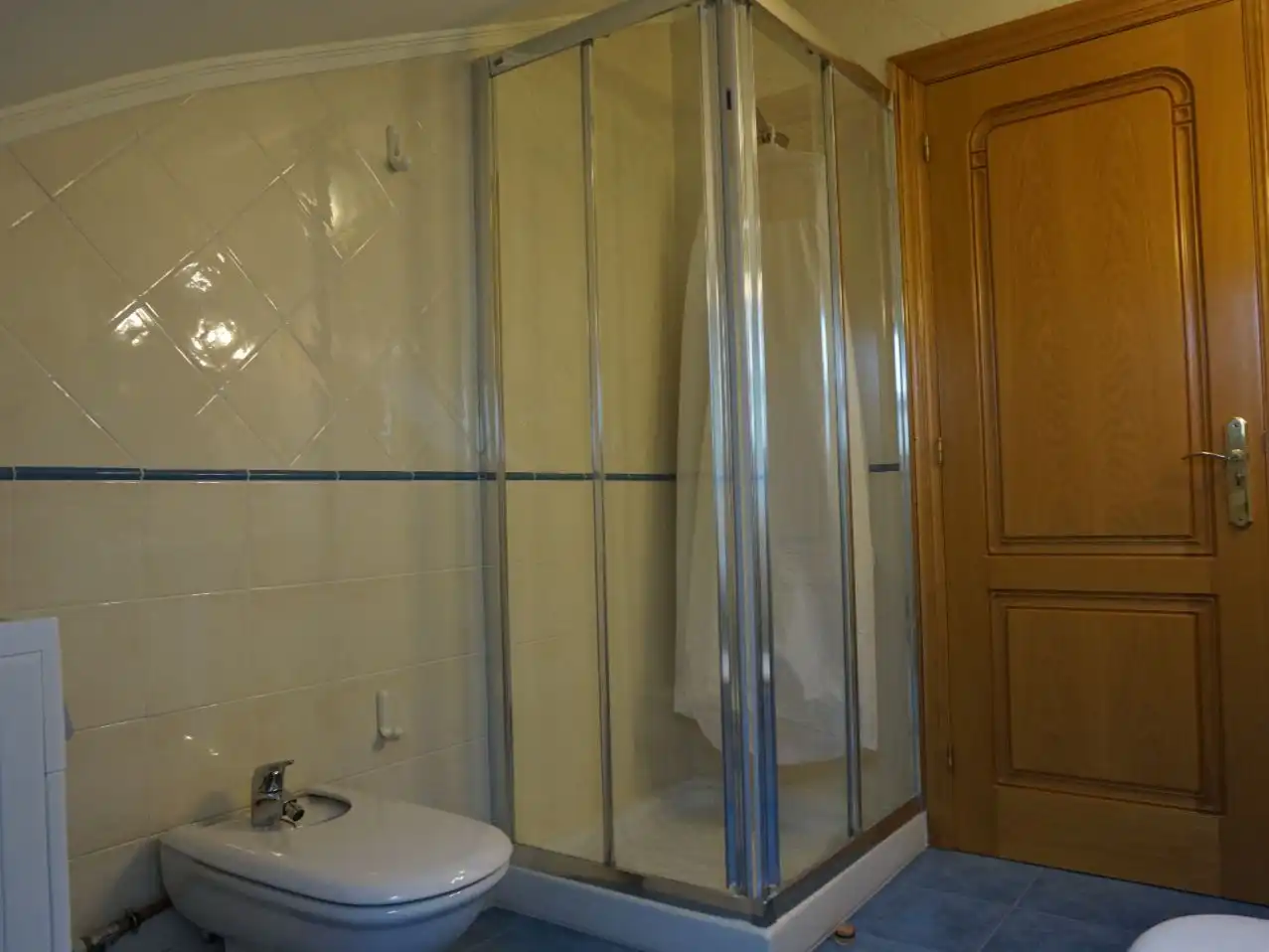 Wohnung zur Miete in Avenida Otero Pedrayo, 37, Universidad Badezimmer von Wohnung zur Miete in Ourense Capital mit Klimaanlage, Heizung und Parkett