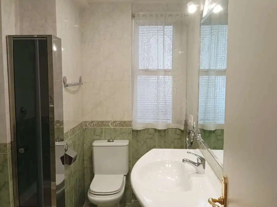 Bathroom of Flat for share in Madrid  with Heating, Parquet flooring and Terrace
