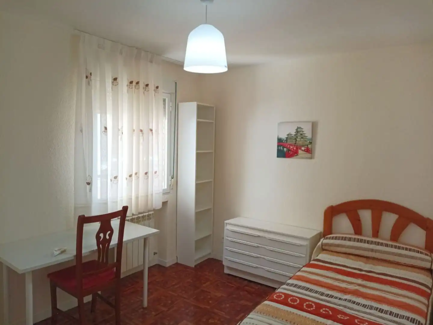 Bedroom of Flat for share in Madrid  with Heating, Parquet flooring and Terrace